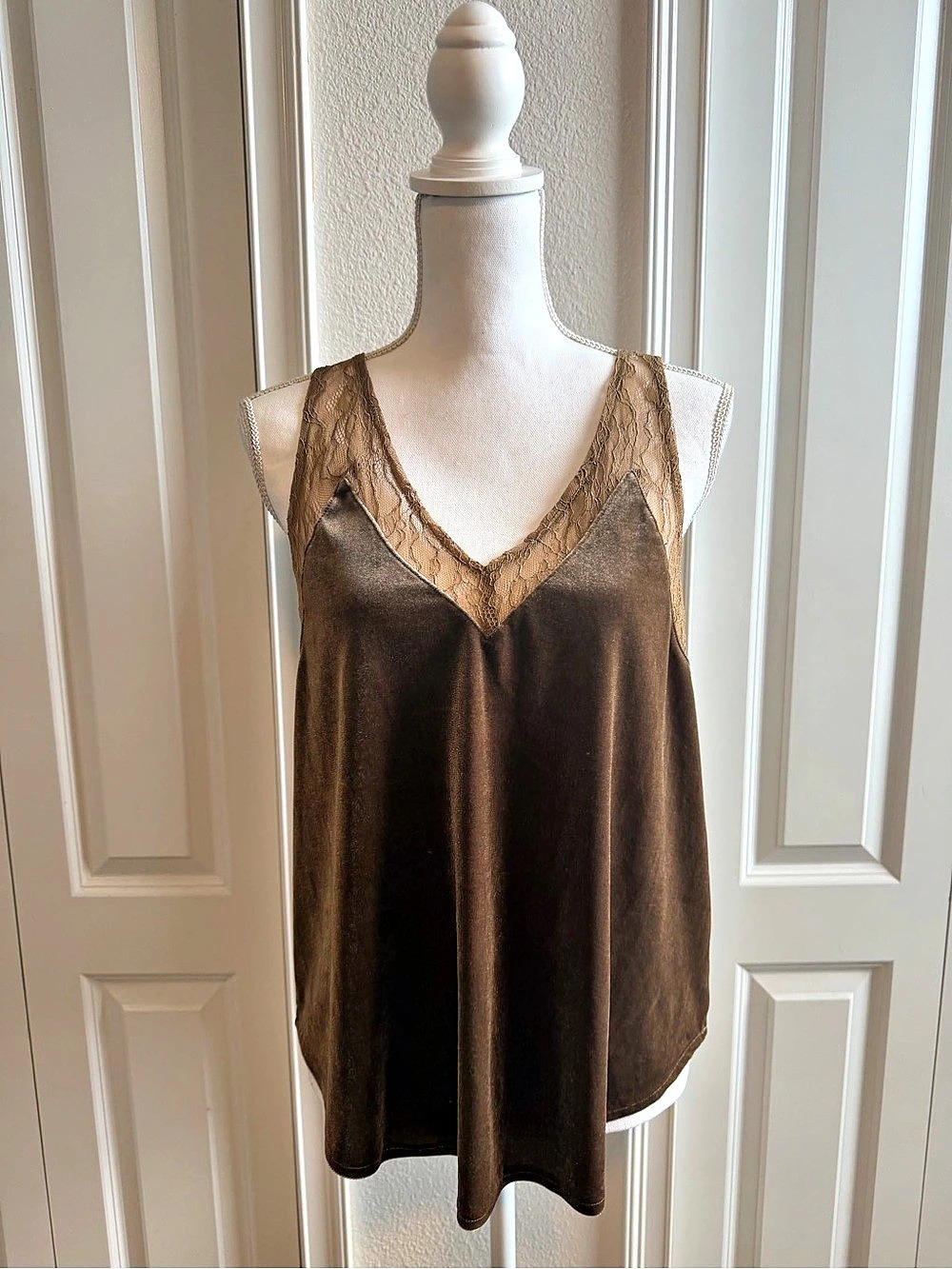 Mystree Brown Lace Trim Tank Top Size Medium Like New